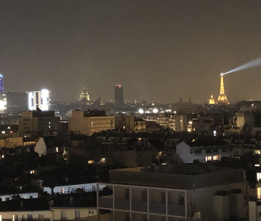 Paris attend la Lune .Soraya Touchene