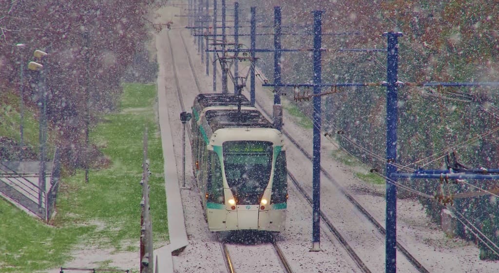 Tram (T2) sous la neige 