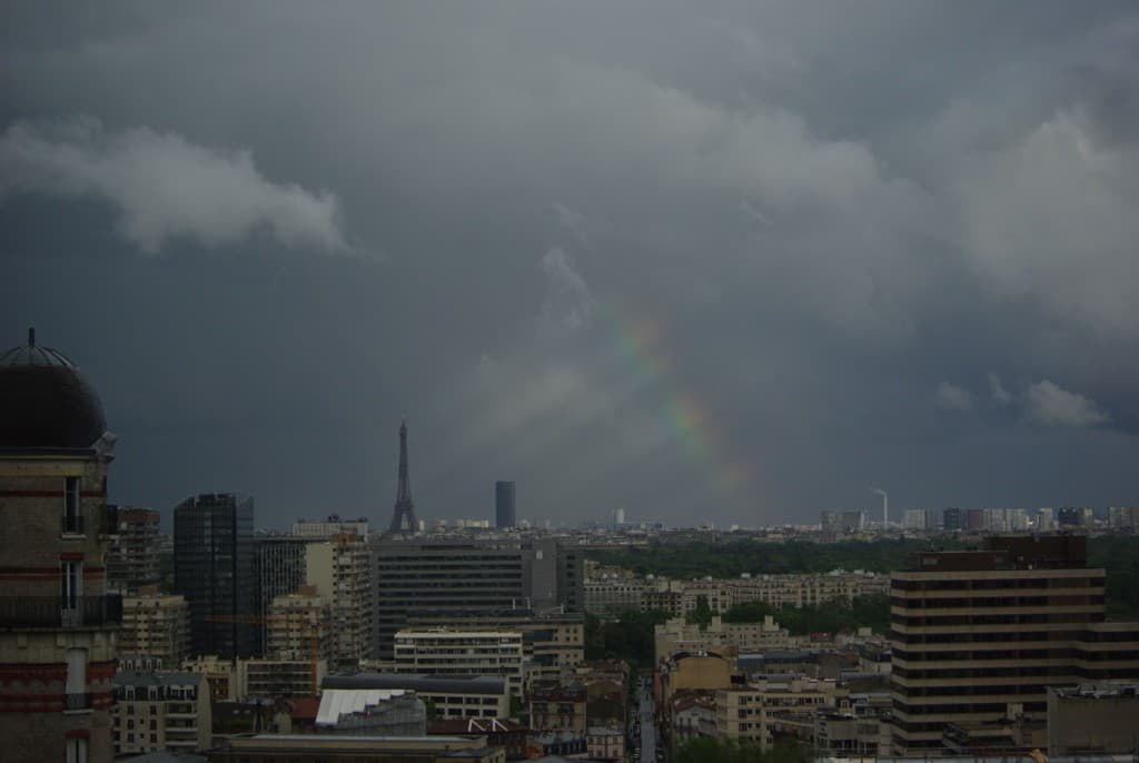 Arc en ciel et pied de vent