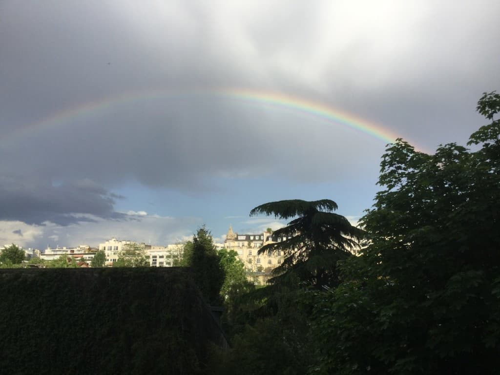 Arc-en-ciel sur Paris