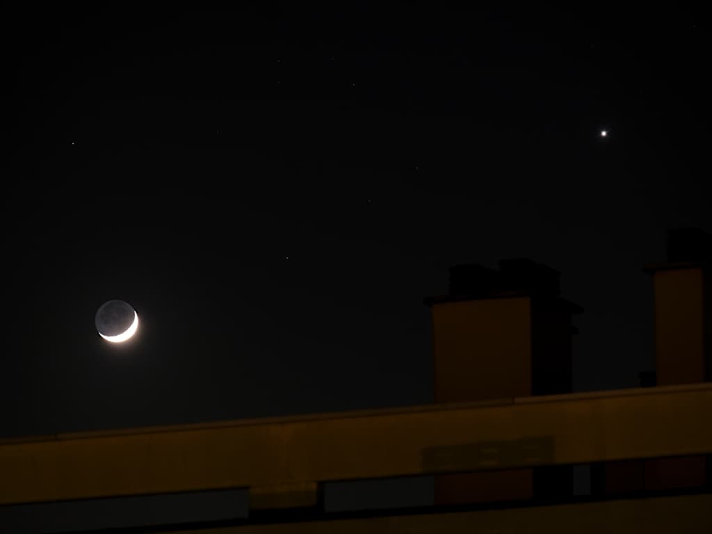 Conjonction entre Vénus et la lune