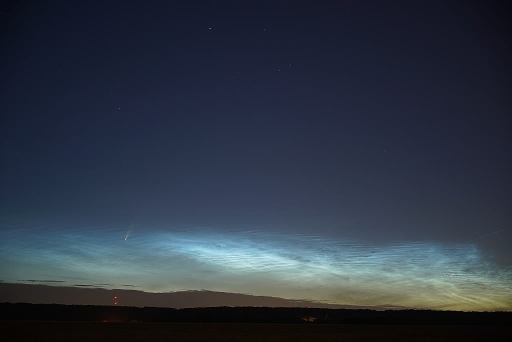 Nuages noctulescent + comet NEOWISE