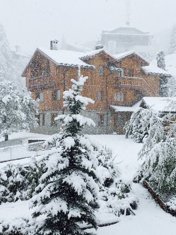 Image d'illustration pour Retour de la neige en moyenne montagne, congère et avalanche dans les Alpes