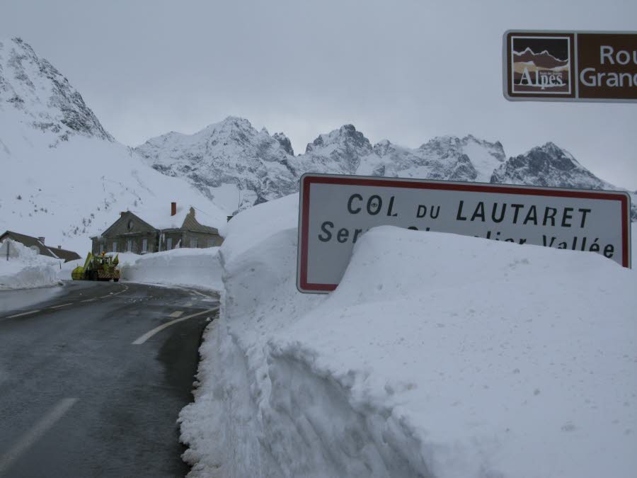 Image d'illustration pour Avalanche : plusieurs victimes dans les Alpes - risque marqué à fort