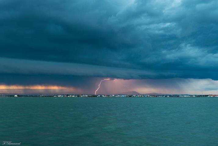 Image d'illustration pour Douceur, vent et orages en marge de la dépression Felix