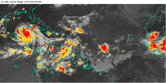 Image d'illustration pour 17 août 2007 : l'ouragan Dean traverse les Antilles Françaises