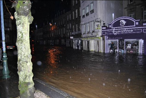 Image d'illustration pour Fortes pluies, crues et inondations en Bretagne (vigilance)