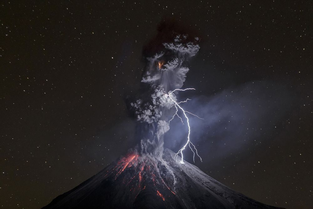 Image d'illustration pour Orages volcaniques, un phénomène fascinant mais encore mal compris