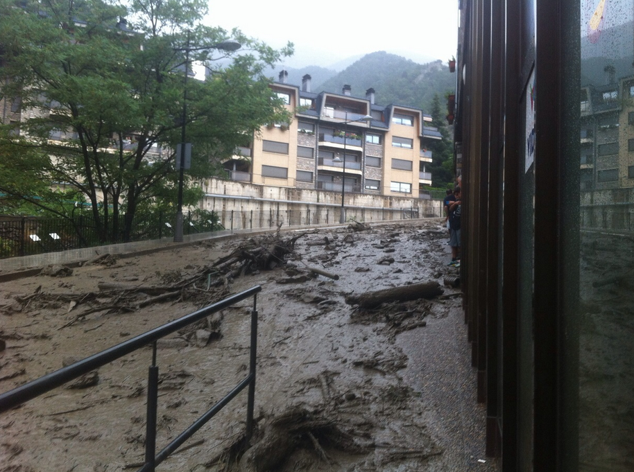 Image d'illustration pour Orage violent : foudre, grêle et coulées de boue après les fortes chaleurs