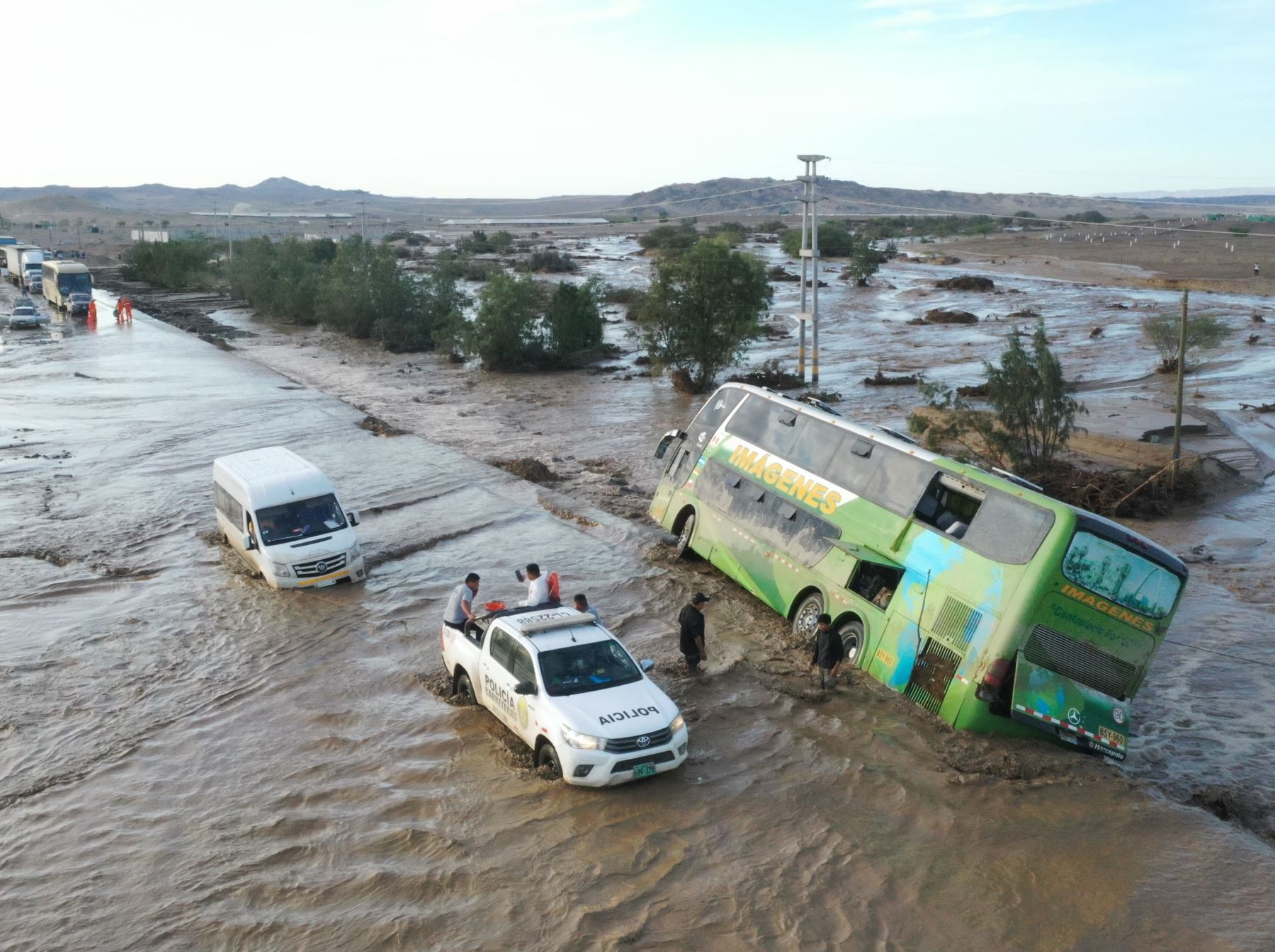 Inondations au Pérou : retour d'El Nino ? FrWyeHtXwB4EgYH