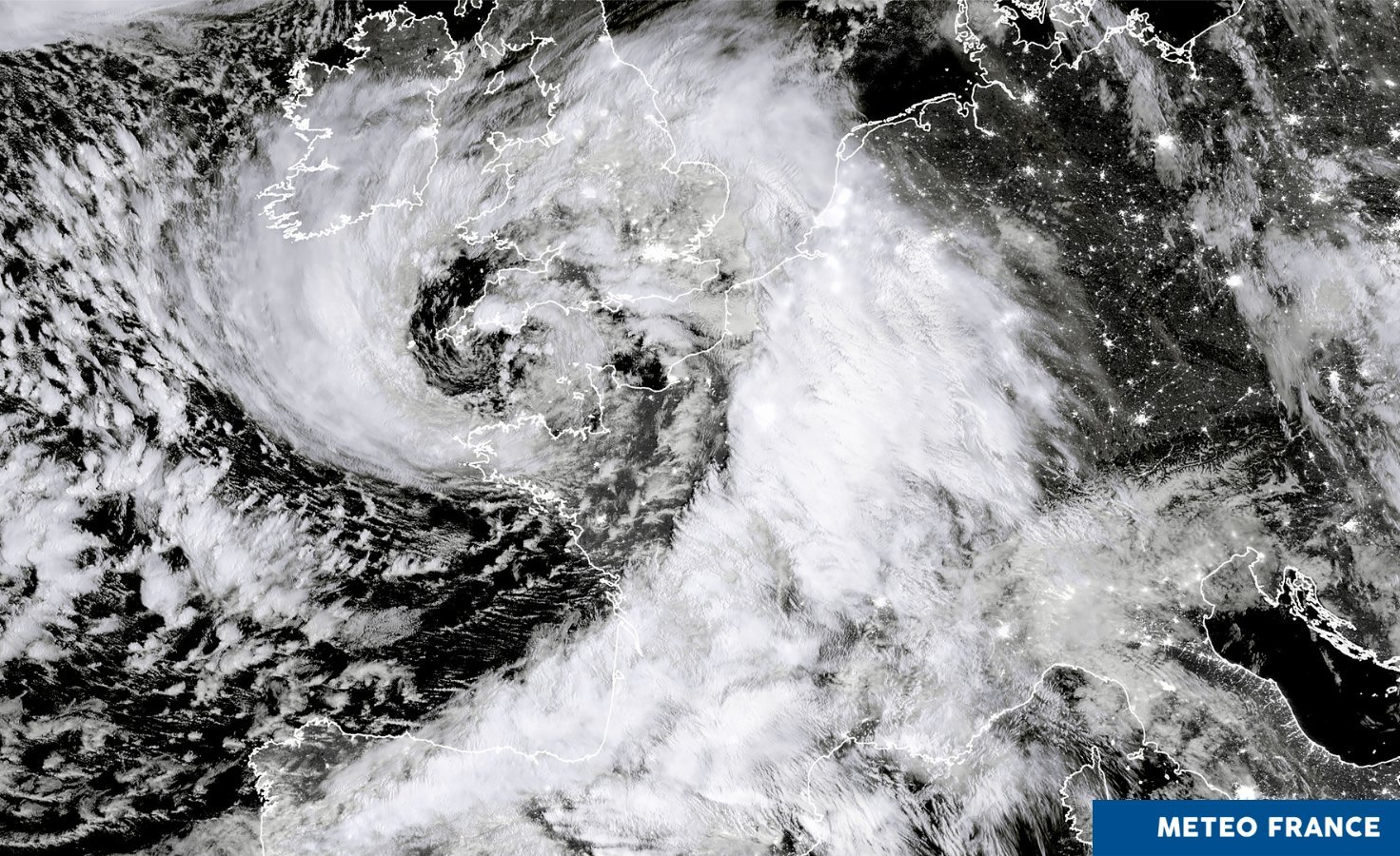 Actualités météo: Bilan de la tempête Ciaran : jusqu'à 207 km/h et gros  dégâts entre Bretagne et Manche 02/11/2023