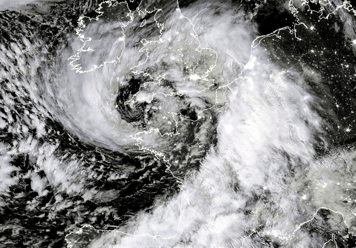 Bilan de la tempête Ciaran : jusqu'à 207 km/h et gros dégâts entre Bretagne et Manche Illus021123
